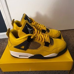 Jordan retro 4 lightning